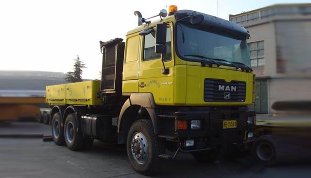 德國(guó)MAN6X6牽引車，牽引能力250噸，現(xiàn)有4輛