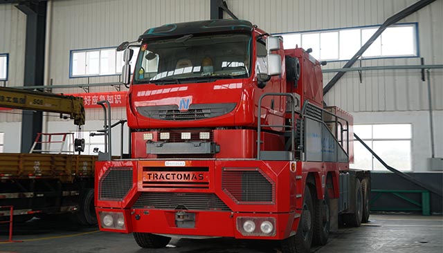 法國(guó)進(jìn)口8X8尼古拉重型牽引車，牽引能力1000噸